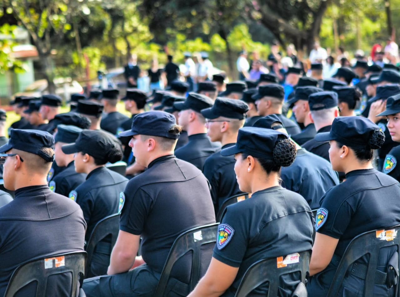 Se graduaron 348 agentes diplomados en Seguridad y asumirán funciones en las 15 Unidades Regionales imagen-4
