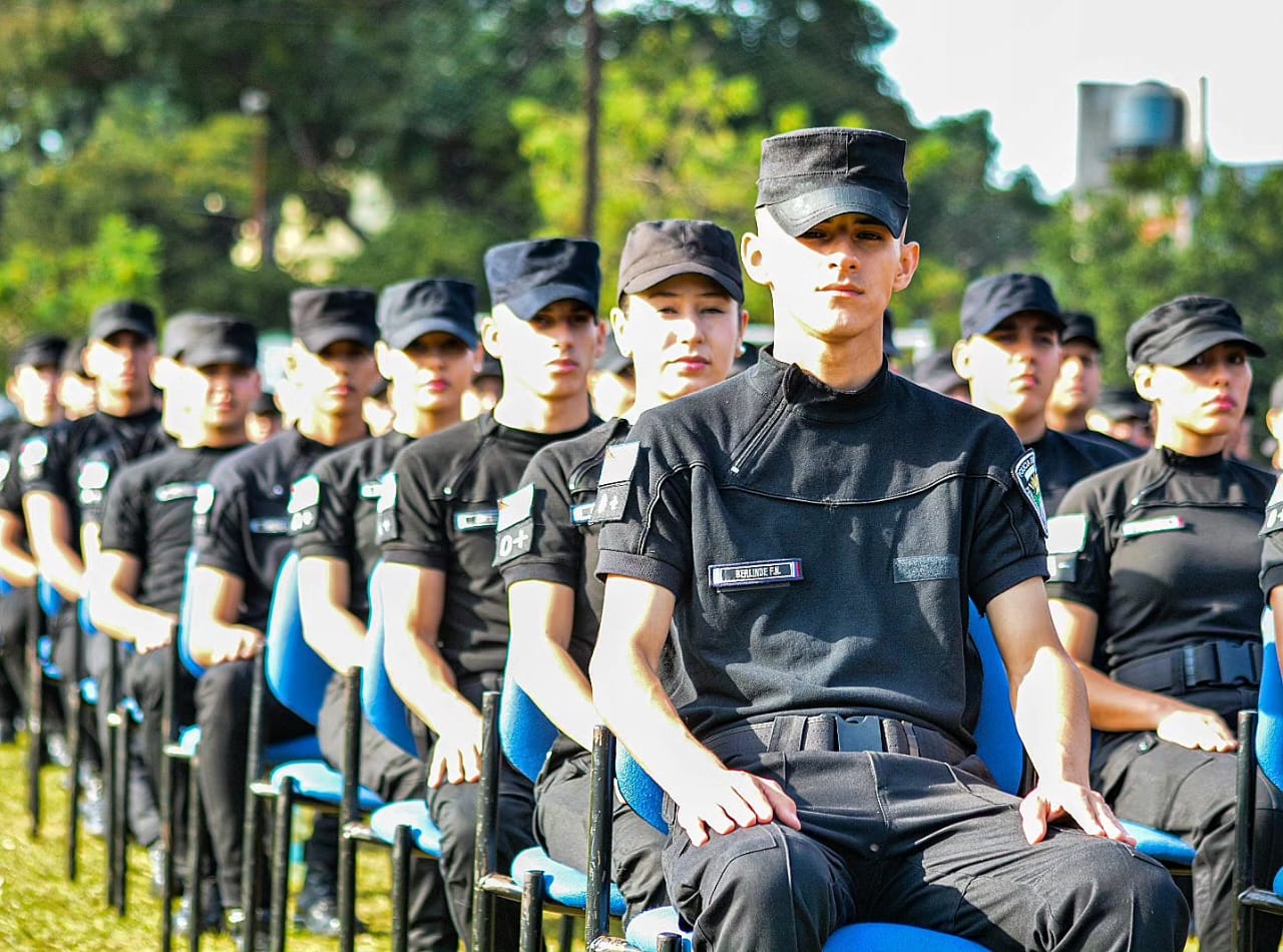 Se graduaron 348 agentes diplomados en Seguridad y asumirán funciones en las 15 Unidades Regionales imagen-1