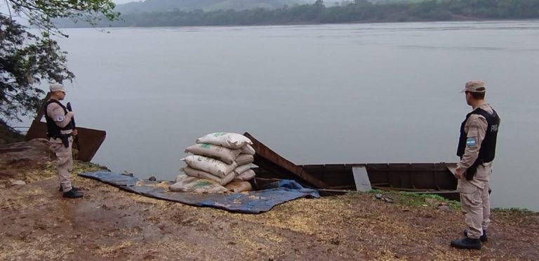 Secuestran en la costa de El Soberbio cerca de 10 toneladas de soja que iban a ser exportadas de manera ilegal imagen-21