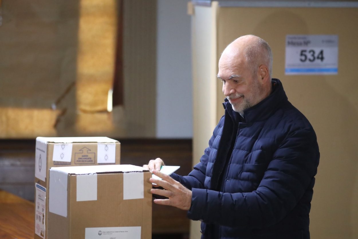 Paso 2023: Rodríguez Larreta votó en la Facultad de Derecho y convocó a los argentinos a que participen de la elección: “Con el voto se vuelve a fortalecer la democracia” imagen-2