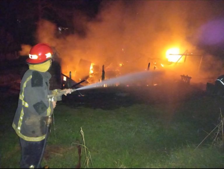 Incendio causó daños totales en una vivienda donde funcionaba un merendero de Oberá imagen-34