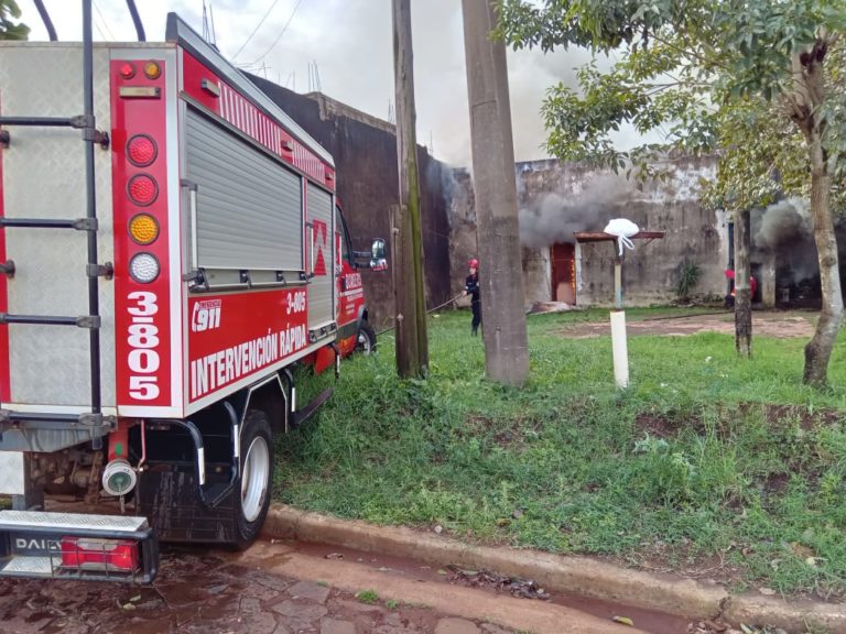 Dos mujeres resultaron lesionadas al incendiarse una vivienda imagen-31