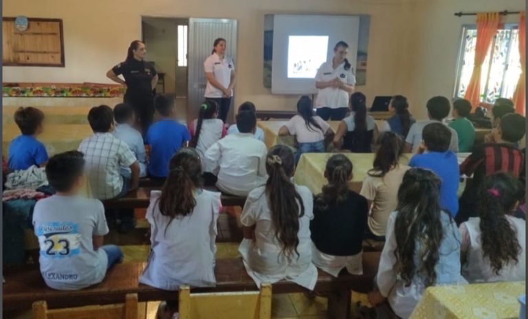 Alumnos de Los Helechos participaron de un Taller de Prevención sobre Violencia Escolar, Ciberbullying, Grooming y Sexting imagen-18