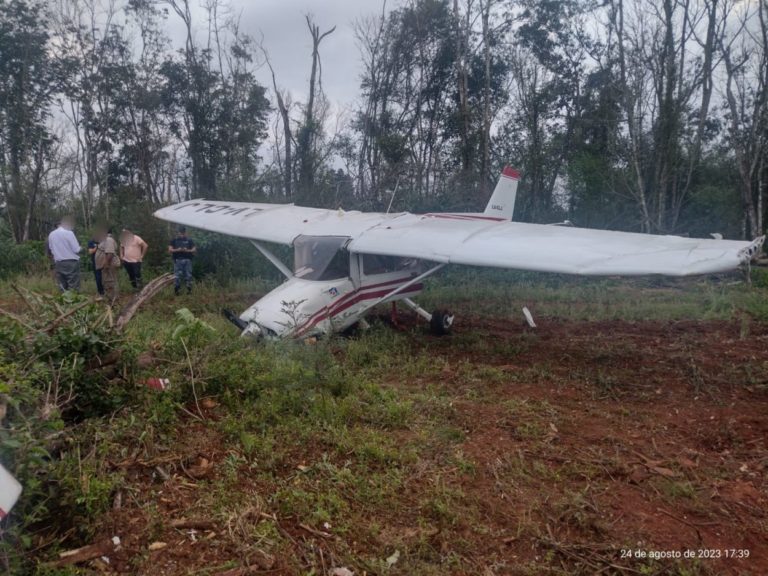 Eldorado: Una avioneta cayó en un campo y sus ocupantes habrían salido caminando imagen-3