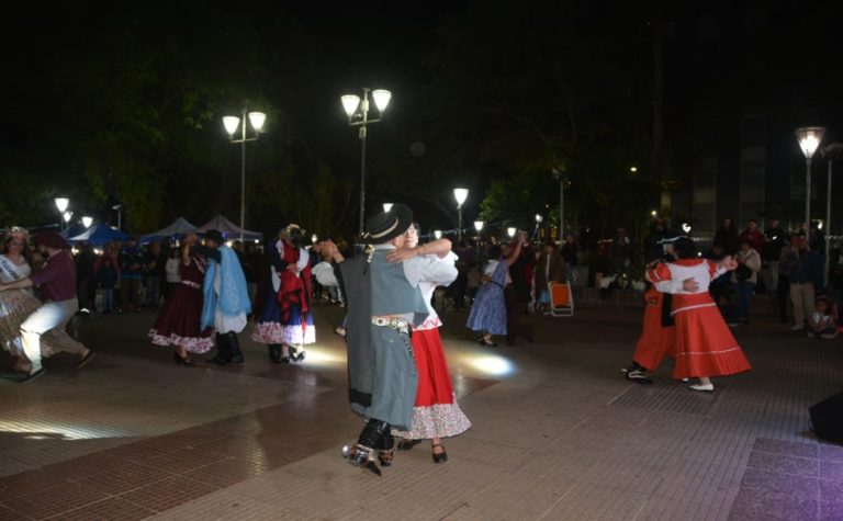 Posadas: Para rendir homenaje al Día del Folklore se realizó una emotiva celebración imagen-44