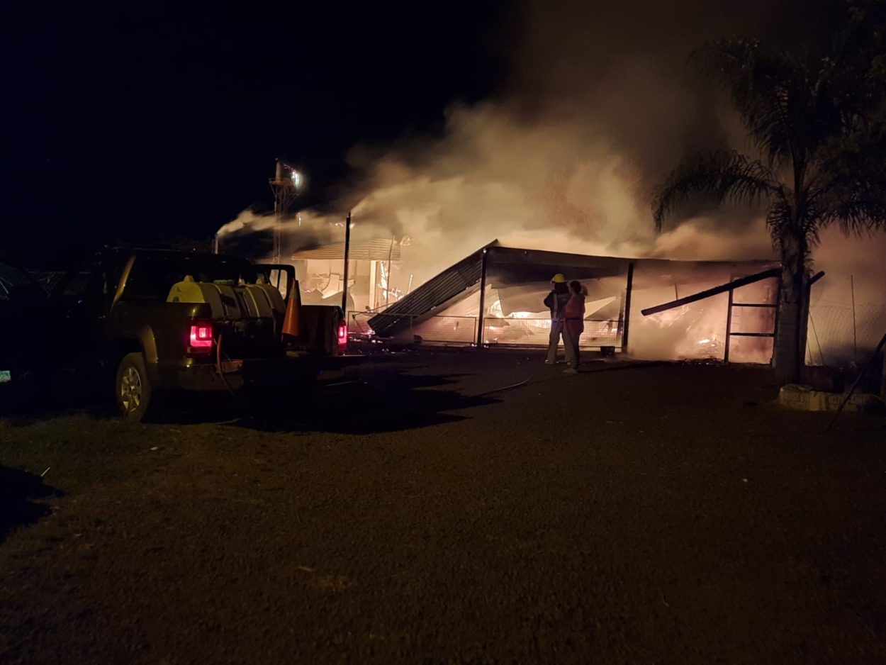 Una familia logró escapar a tiempo del incendio de su casa, en Campo Viera imagen-1