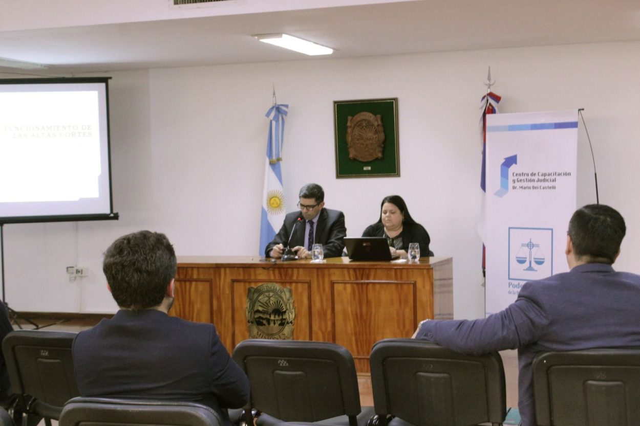 Con participación de destacada jurista, se dictó en Posadas el Curso "Justicia en Ecuador, el funcionamiento de las Altas Cortes" imagen-6