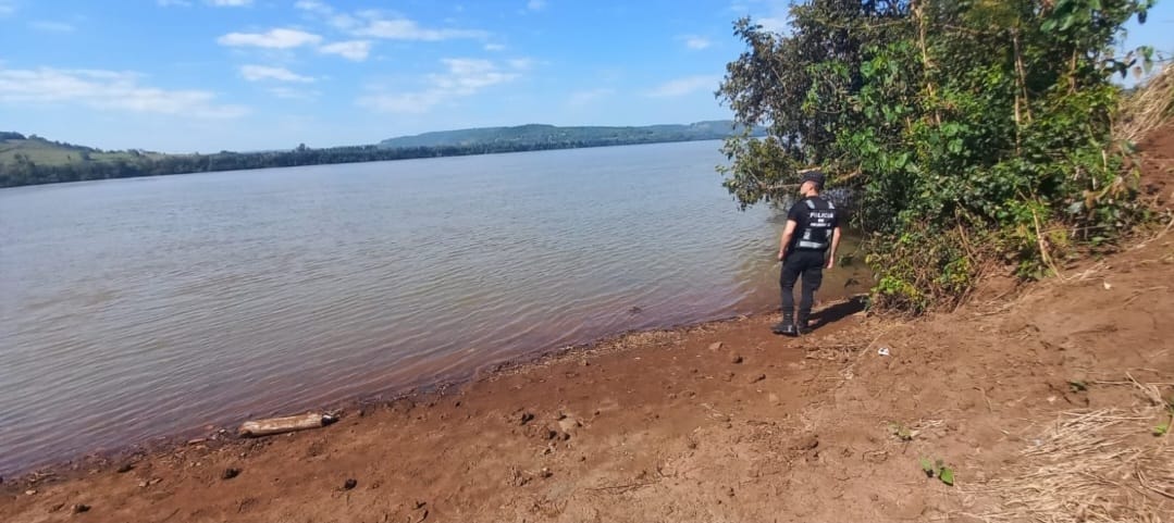 Continúan las tareas de búsqueda del obereño desaparecido en el río Uruguay imagen-4