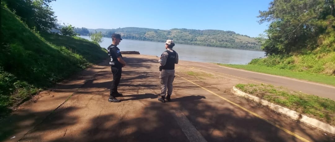 Continúan las tareas de búsqueda del obereño desaparecido en el río Uruguay imagen-2