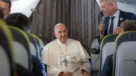 El papa Francisco confirmó que no tiene problemas de visión y está bien de salud imagen-8