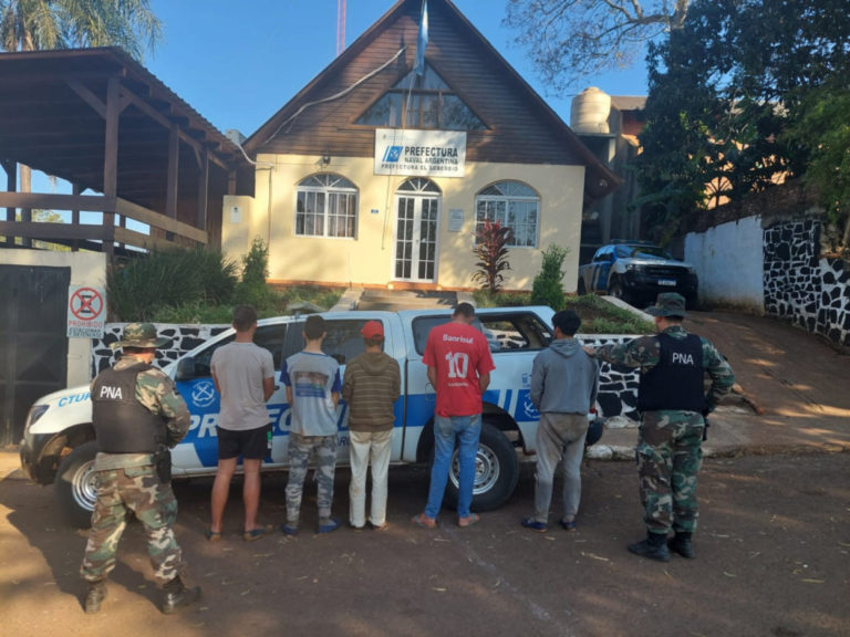 Prefectura incautó casi nueve toneladas de soja en la costa de El Soberbio imagen-27