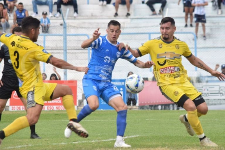 Fútbol: Crucero volvió a perder y cada vez se complica más imagen-14