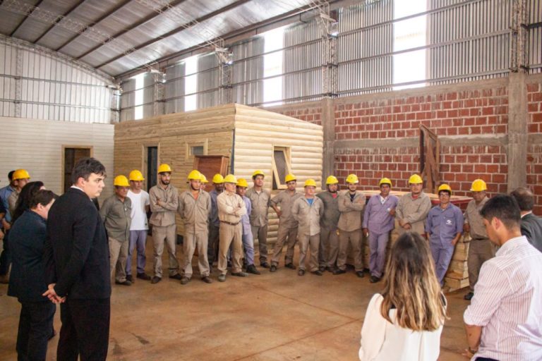 En recorrida por empresas, funcionarios destacaron la importancia de fortalecer y seguir alimentando el crecimiento del sector industrial misionero imagen-40