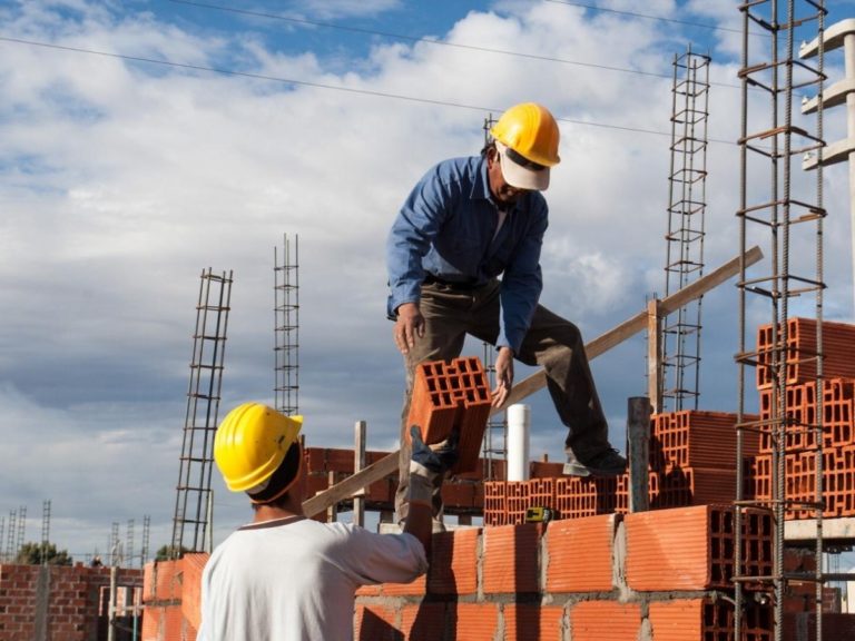 Señalan que a pesar de la última devaluación, en Misiones el rubro de la construcción vive un momento aceptable imagen-35