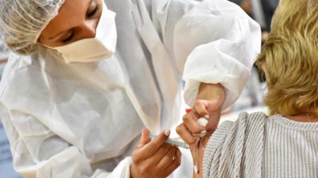El Ministerio de Salud insta a aplicarse las vacunas de refuerzo contra el coronavirus imagen-3