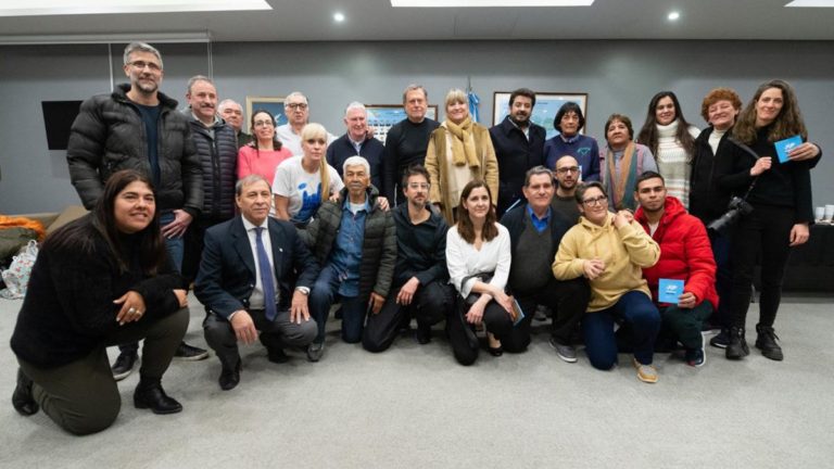 Malvinas: volvieron al país familiares de soldados enterrados en el cementerio de Darwin imagen-37