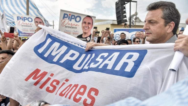 Massa: "Somos los únicos que defendemos soberanía, no ponemos bandera de otro país en el Central" imagen-48