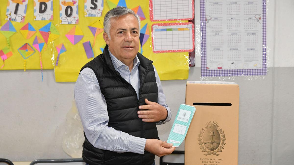 Cornejo ganó y agradeció haber sido electo Gobernador de Mendoza "por el voto popular" imagen-1