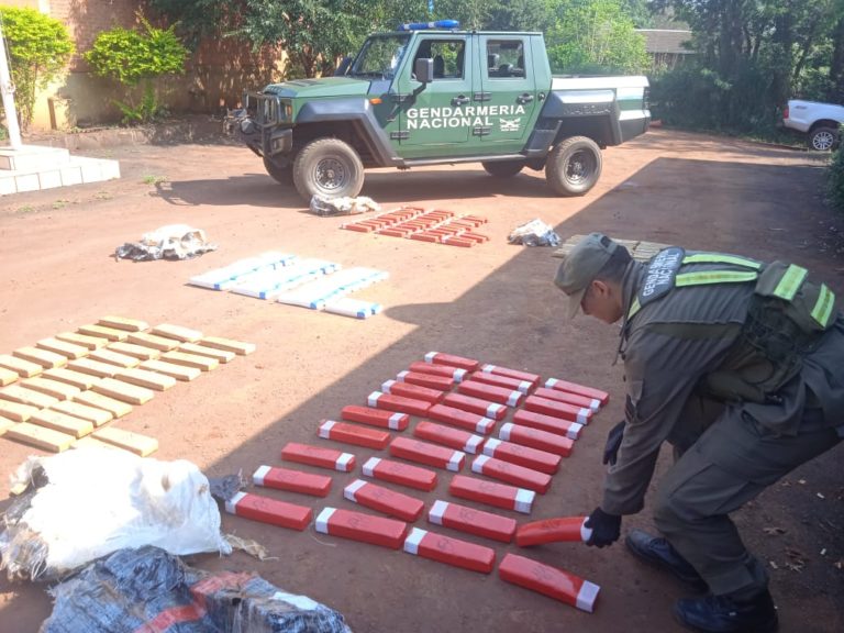 Abandonaron cinco bultos con más de 143 kilos de marihuana imagen-18