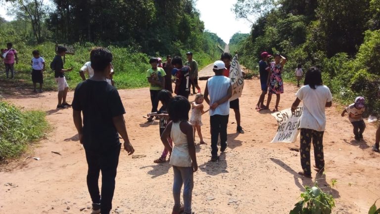 Miembros de la comunidad Tekoa Kokuere’i II cortaron la ruta en San Ignacio en reclamo de agua potable imagen-27