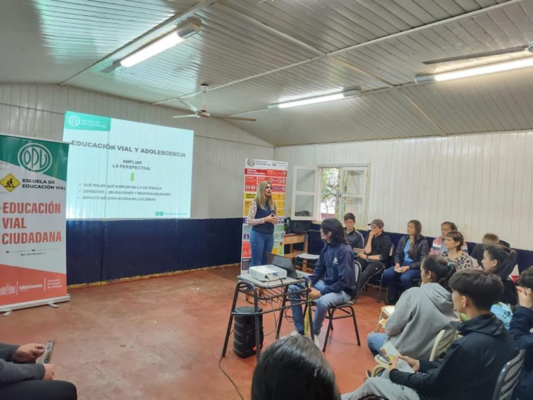 La Escuela Vial capacitó a adolescentes de Pozo Azul imagen-12