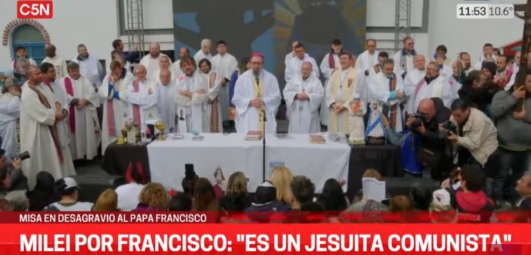 Misa en desagravio al Papa Francisco ante los dichos de Milei imagen-46