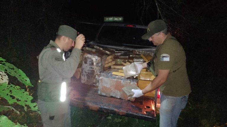 En un operativo cerrojo frustran el traslado nocturno de  2.635 kilos de marihuana imagen-7