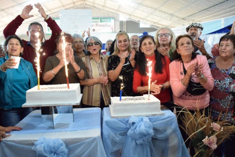 "Mateando": divertido encuentro de abuelos en Villa Cabello imagen-9