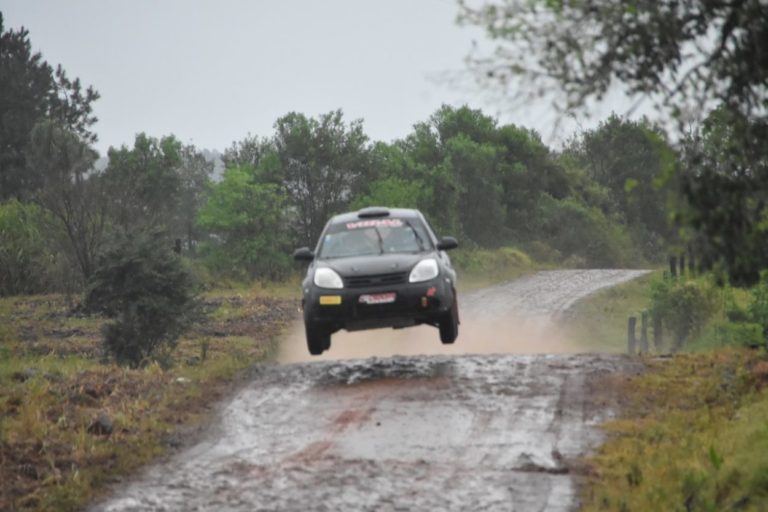 Automovilismo: Vidal Rodríguez se quedó con la primera etapa del rally de Alba Posse imagen-47