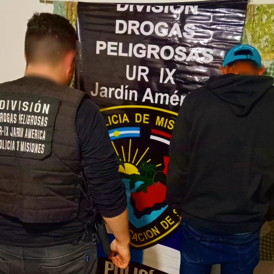 Policías antinarcóticos detuvieron a un distribuidor de drogas en Jardín América imagen-1