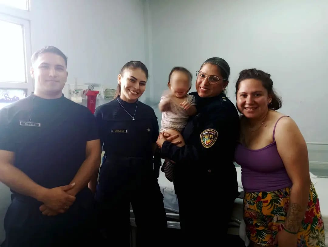 Minutos de desesperación: policías le salvaron la vida a una beba de 8 meses imagen-1