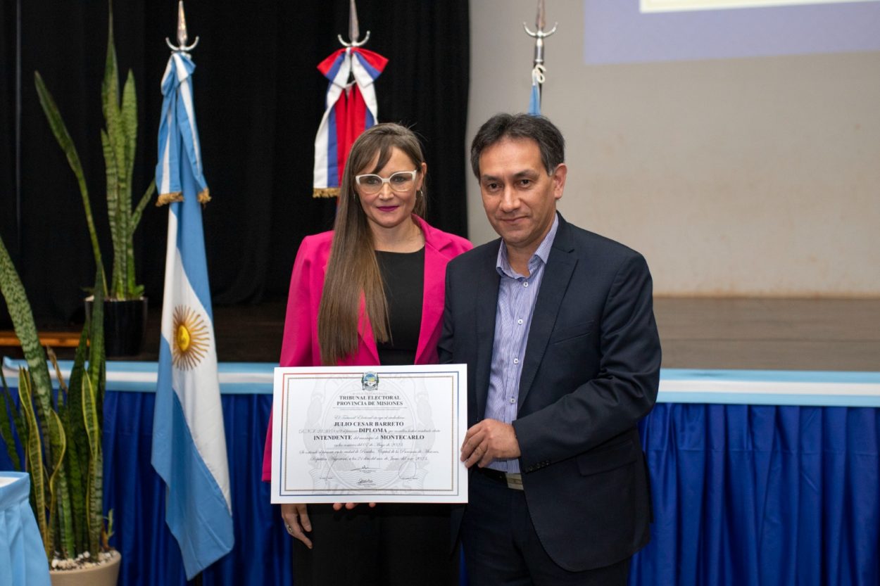 Se realizó la entrega de diplomas a autoridades electas de Montecarlo imagen-1