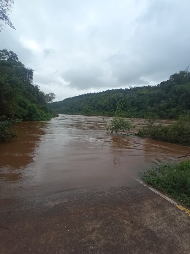 Ruta Costera 2: cortado el tránsito sobre el puente del arroyo Yabotí por crecida del arroyo imagen-19