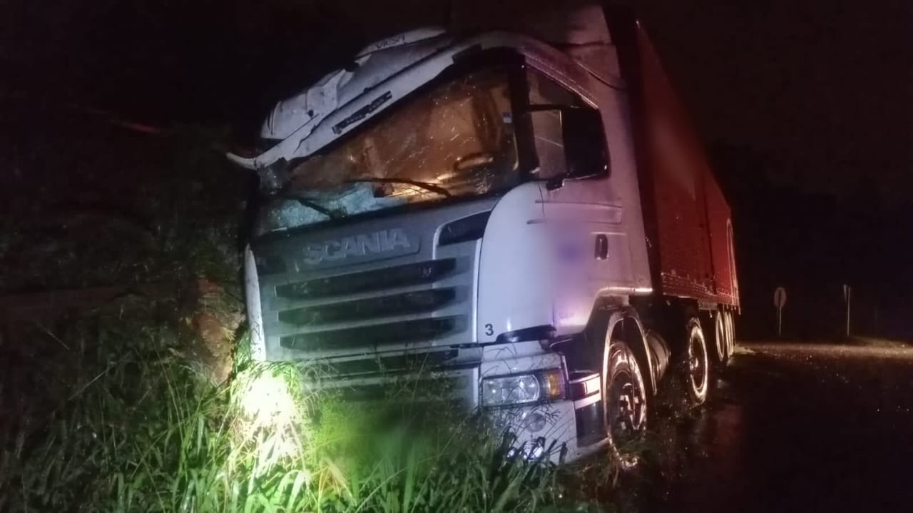 Guaraní: un hombre resultó ileso tras despistar con el camión sobre la Ruta Nacional 14 imagen-1