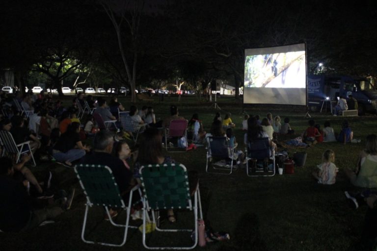 El cine en el Parque de la Ciudad tuvo un debut exitoso imagen-47