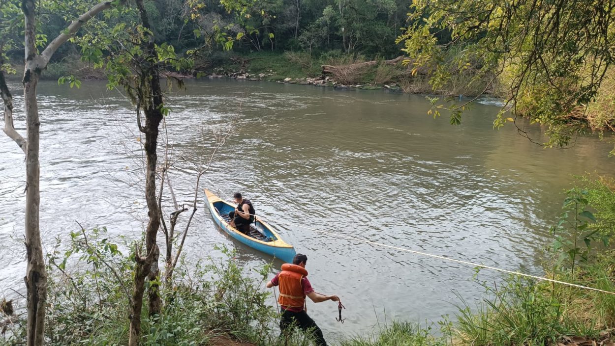 Buscan a un menor que habría desaparecido en las aguas del arroyo Garuhapé imagen-2