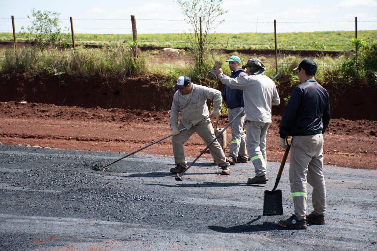 Ejecutan tareas de asfalto en Itaembé Guazú imagen-2