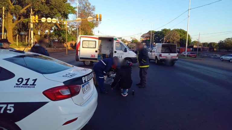 Colisión entre motos frente al Mercado Central dejó un joven con lesiones imagen-34