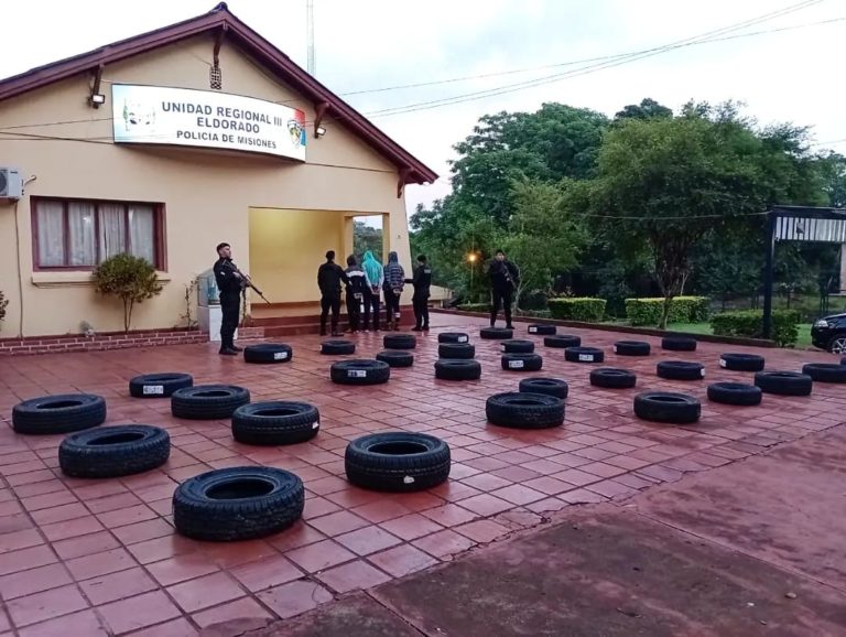 En operativos preventivos secuestran neumáticos sin aval aduanero y combustible transportado de manera irregular imagen-21