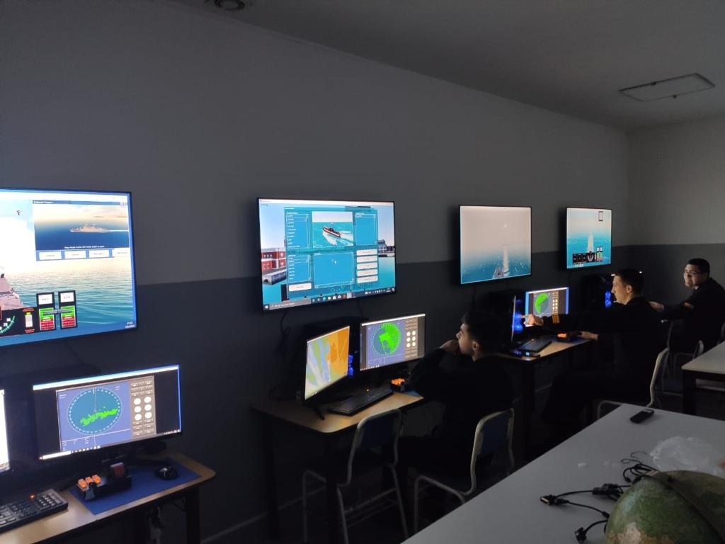 Los estudiantes del Liceo Naval destinarán el Bono Estudiantil en un simulador de navegación imagen-2