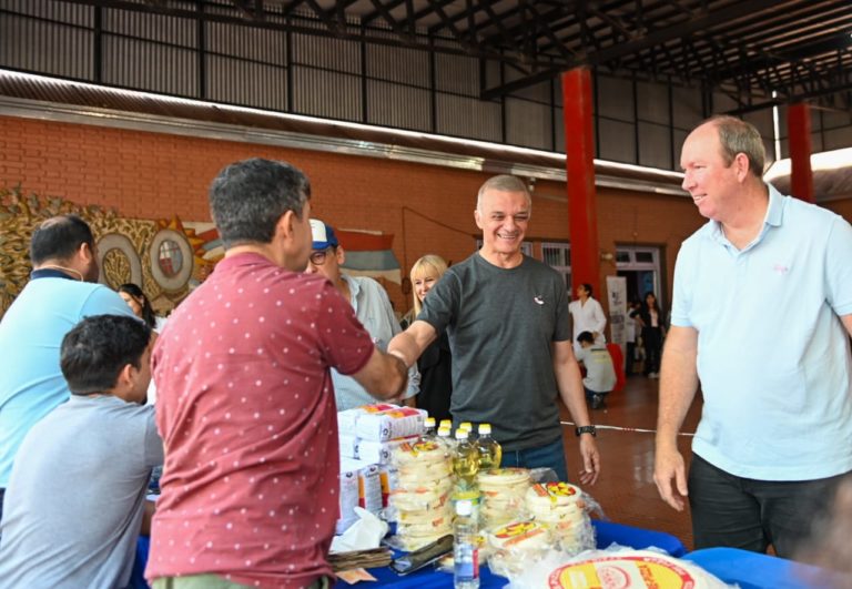 En Oberá, Arce acompañó la actividad del P.A.S. y visitó el nuevo Centro de Documentación Rápida imagen-19