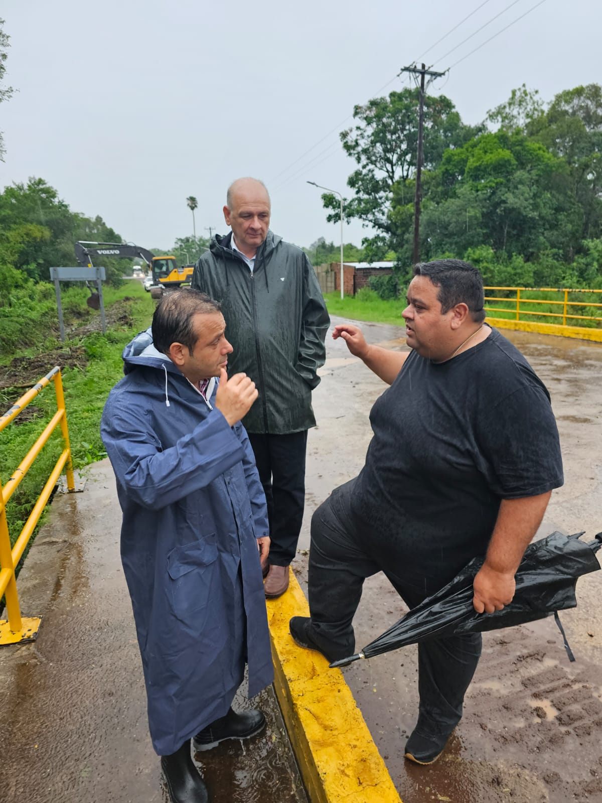 Herrera Ahuad continúa recorrido por localidades para supervisar trabajos y asistencia a afectados por tormentas imagen-2