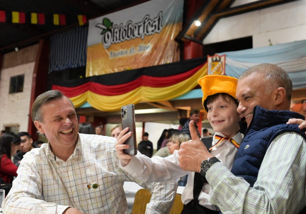 Arce: "Nos pone muy felices ver cómo la Fiesta Provincial de la Cerveza se fortalece con los años" imagen-2