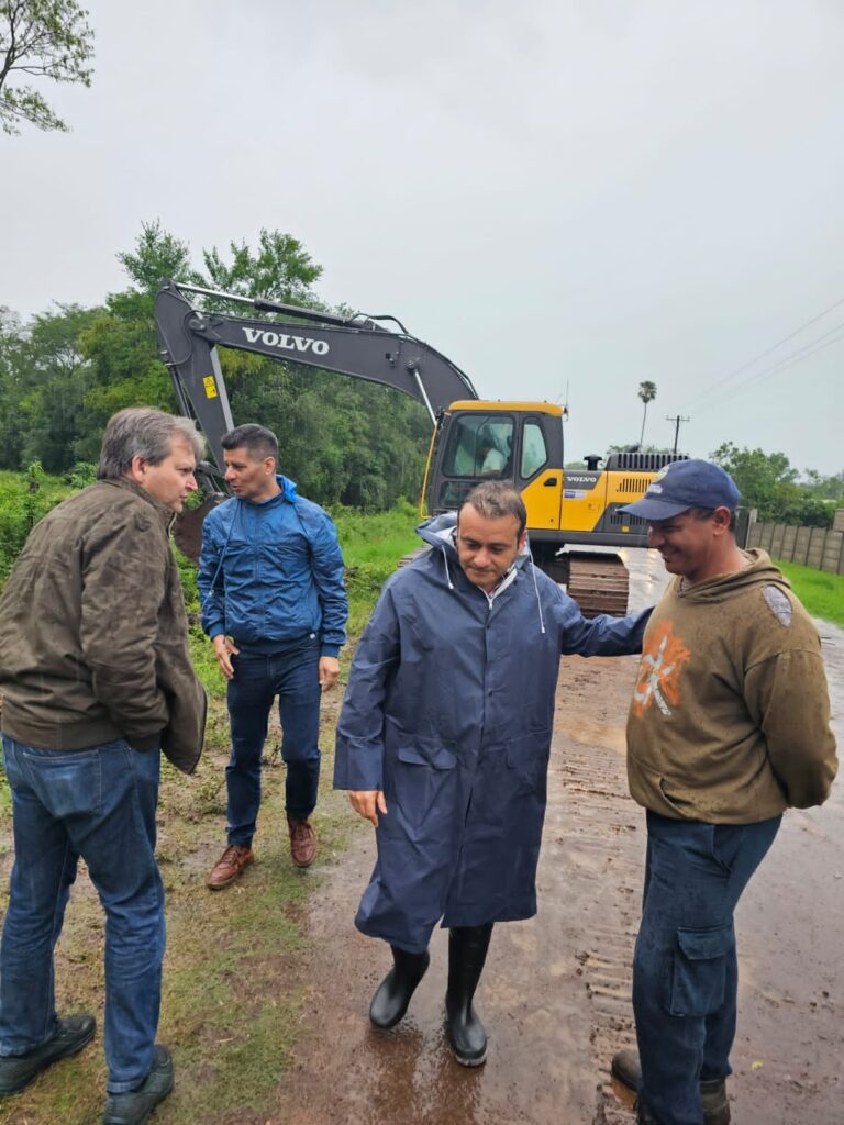 Herrera Ahuad continúa recorrido por localidades para supervisar trabajos y asistencia a afectados por tormentas imagen-1