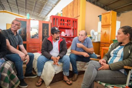 Arce visitó planta azucarera de Mojón Grande y supervisó asistencia a familias de El Soberbio afectadas por la crecida del río Uruguay imagen-3