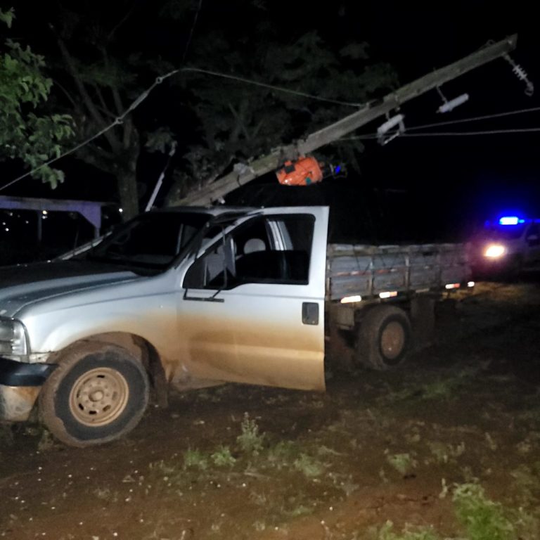 Abandonan cerca de Pozo Azul una camioneta con 52.000 paquetes de cigarrillos de contrabando imagen-22