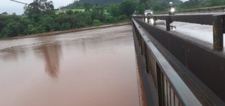 Vialidad monitorea el nivel del arroyo El Soberbio en la ruta provincial 2 imagen-4