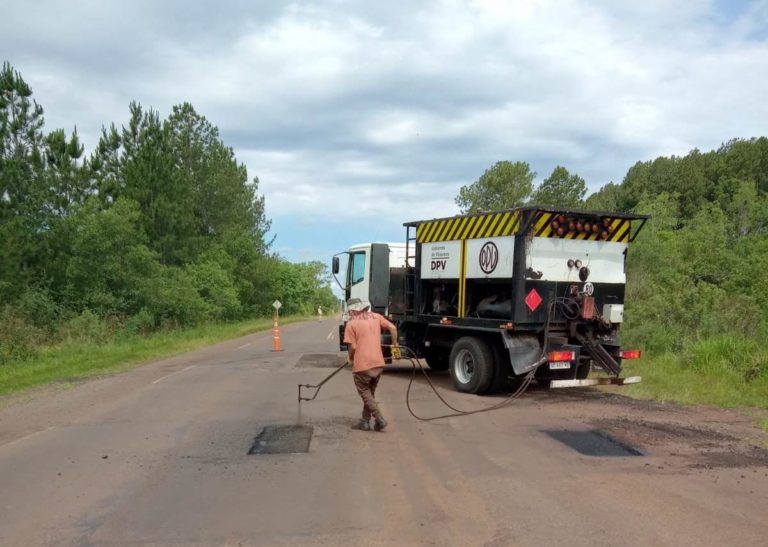 La DPV ejecuta tareas de mantenimiento en ruta provincial 4 imagen-21