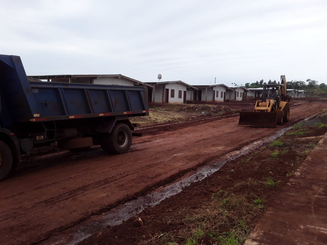 Reanudaron la construcción de las 150 viviendas en Oberá imagen-2