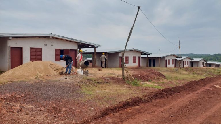 Reanudaron la construcción de las 150 viviendas en Oberá imagen-40